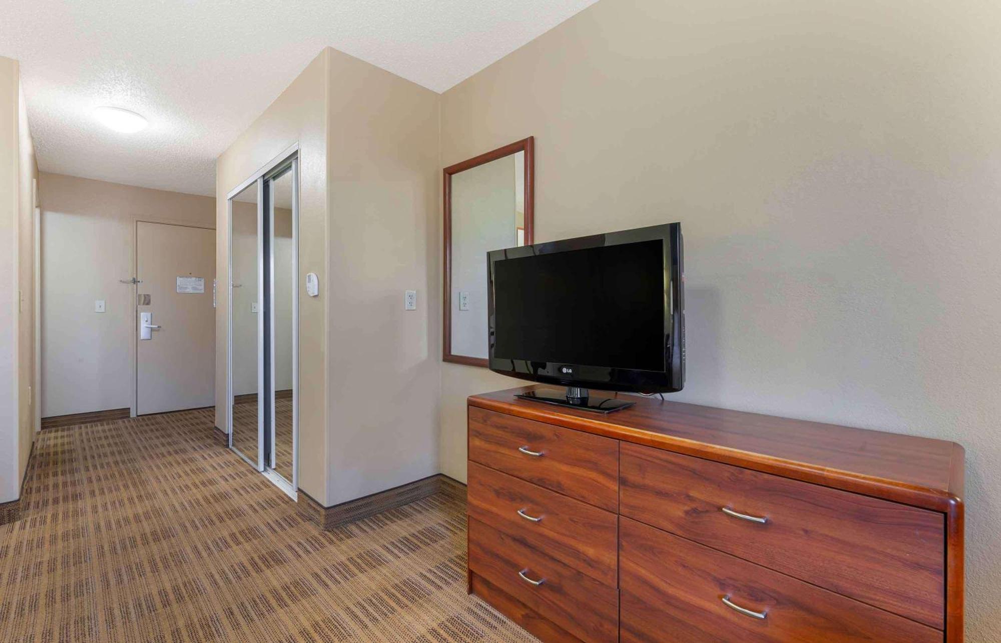 Extended Stay America Select Suites - Rockford - State Street Kültér fotó